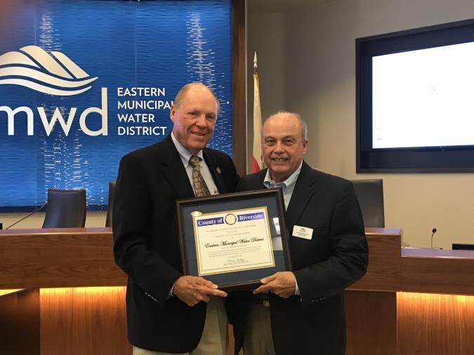 EMWD Vice President Ron Sullivan receives award. 